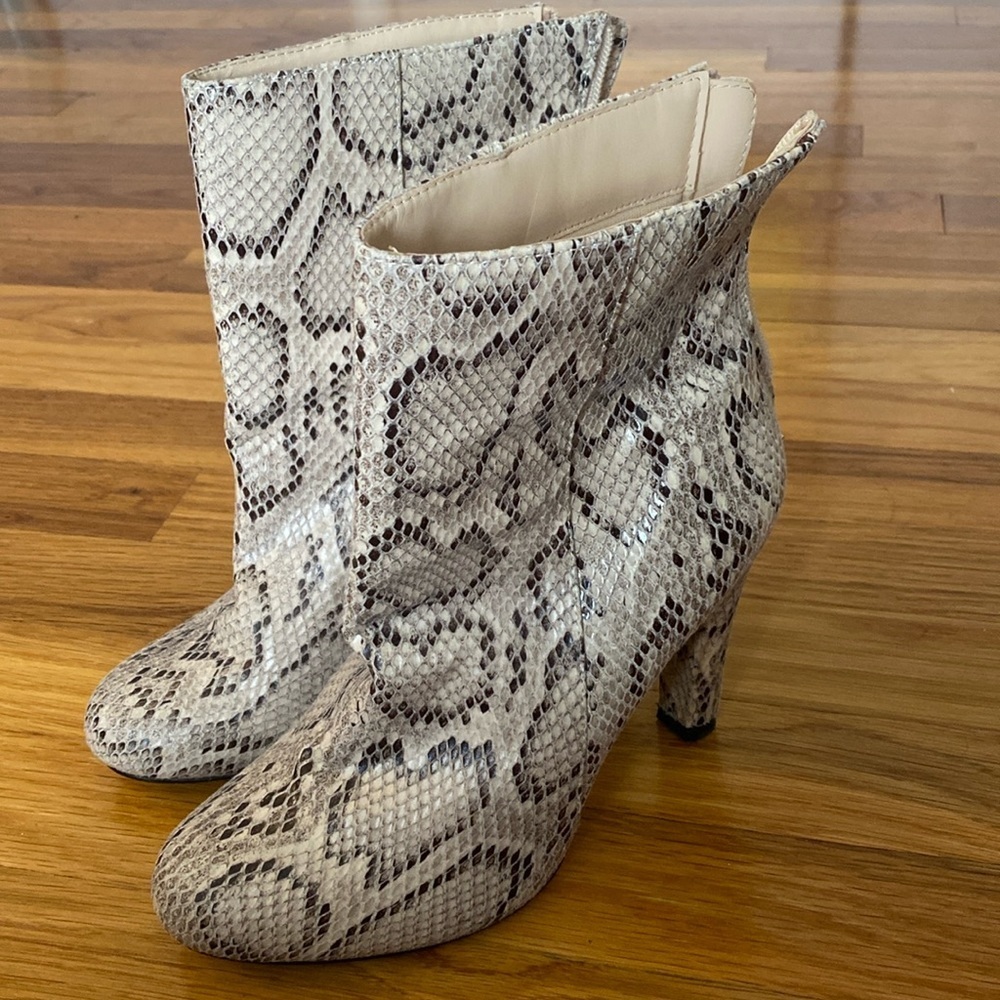 Kardashian Kollection Women’s Snake Skin Heeled Boots Size 7.5